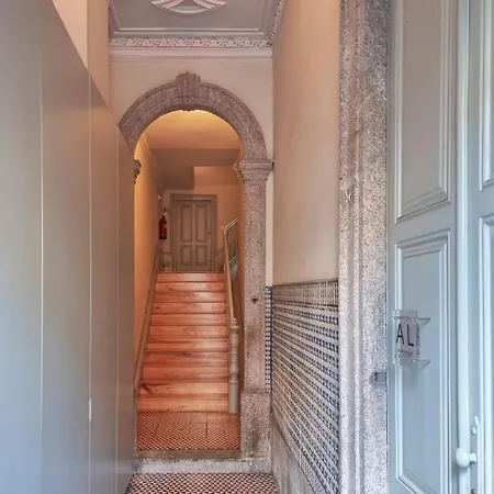 Stunning Flat With Private Balcony In Center Порту