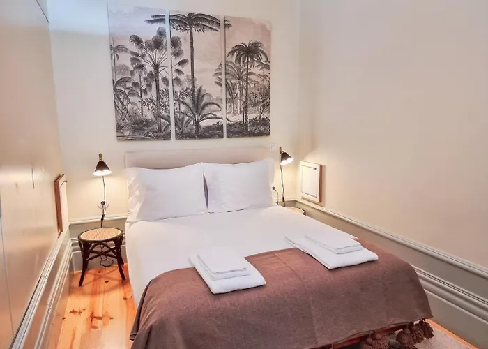 Stunning Flat With Private Balcony In Center