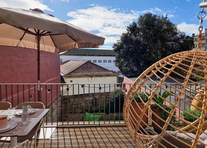 Stunning Flat With Private Balcony In Center *