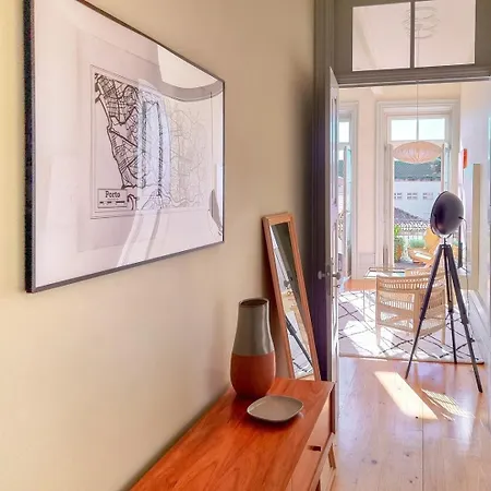 Stunning Flat With Private Balcony In Center 아파트