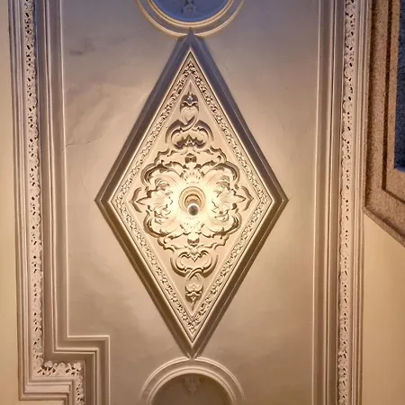 Stunning Flat With Private Balcony In Center Apartment *