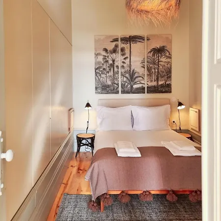 Stunning Flat With Private Balcony In Center 아파트