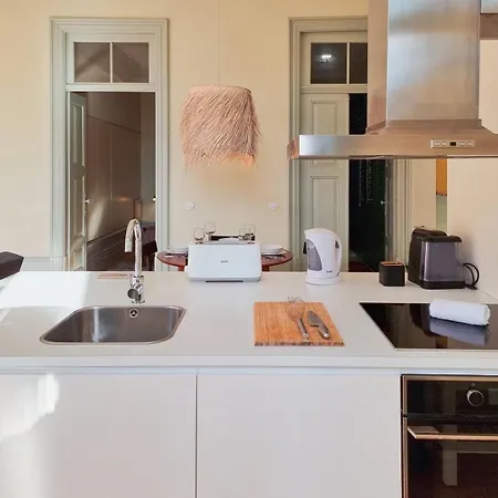 Stunning Flat With Private Balcony In Center 아파트