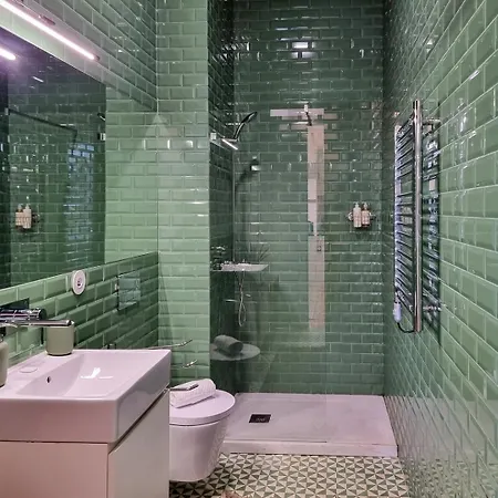 Stunning Flat With Private Balcony In Center Appartement *