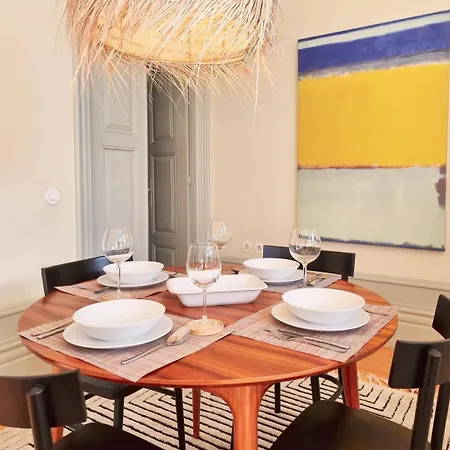 Apartman Stunning Flat With Private Balcony In Center Porto
