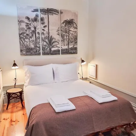 Stunning Flat With Private Balcony In Center