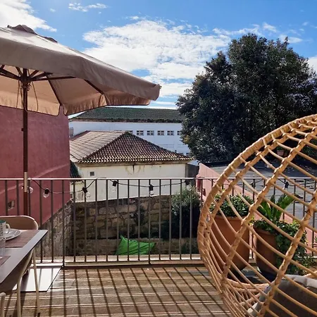 Stunning Flat With Private Balcony In Center *