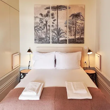 Stunning Flat With Private Balcony In Center 포르투