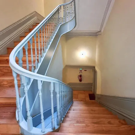 Stunning Flat With Private Balcony In Center 포르투
