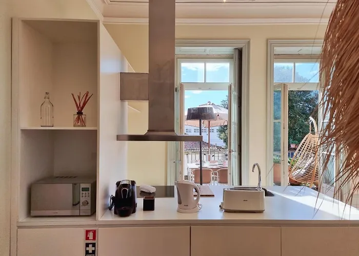 Stunning Flat With Private Balcony In Center Oporto