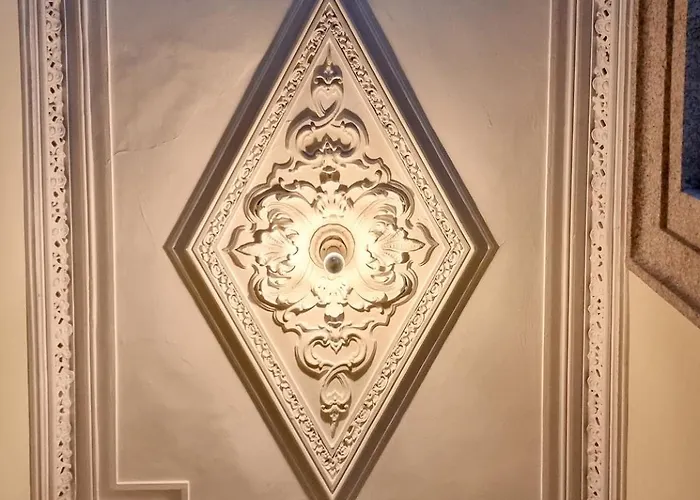 Stunning Flat With Private Balcony In Center شقة *