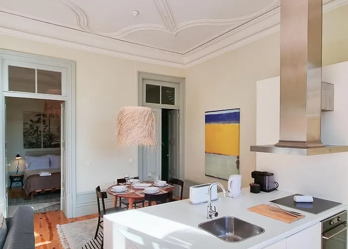 Stunning Flat With Private Balcony In Center Appartamento Oporto