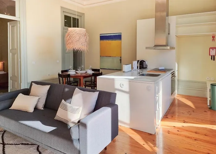 Stunning Flat With Private Balcony In Center بورتو