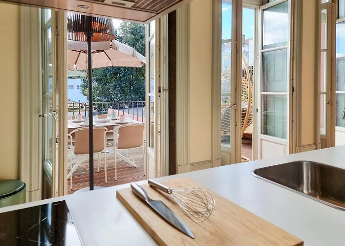 Stunning Flat With Private Balcony In Center