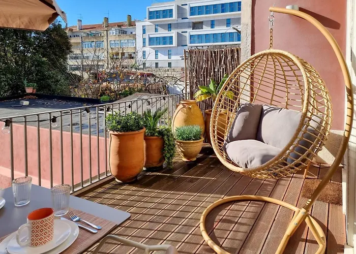 Stunning Flat With Private Balcony In Center Appartamento