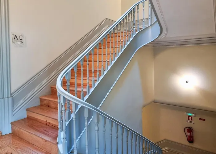 Stunning Flat With Private Balcony In Center *