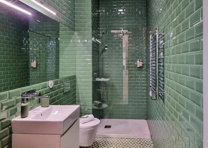 Stunning Flat With Private Balcony In Center Lejlighed *