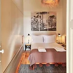 Stunning Flat With Private Balcony In Center Lejlighed