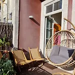 Lejlighed Stunning Flat With Private Balcony In Center *