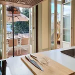 Stunning Flat With Private Balcony In Center
