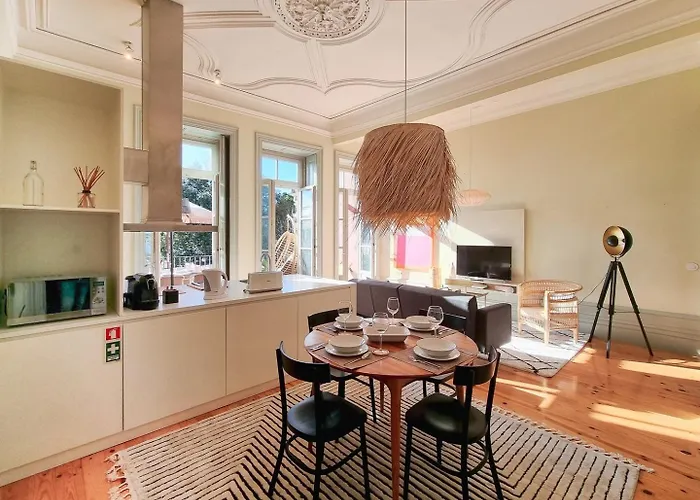 Stunning Flat With Private Balcony In Center Lägenhet