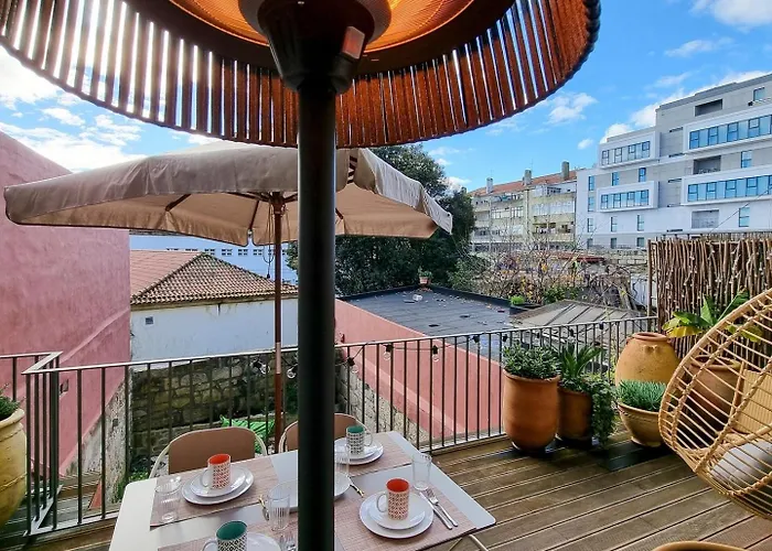 Lägenhet Stunning Flat With Private Balcony In Center