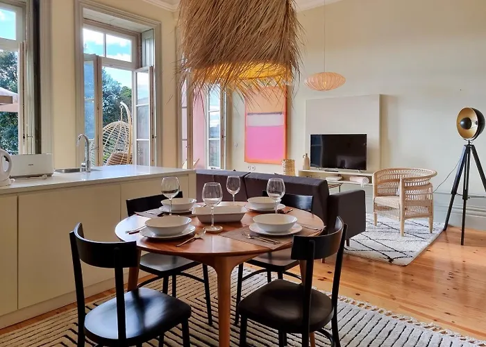 Stunning Flat With Private Balcony In Center Lägenhet Oporto